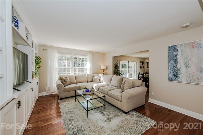 7047 Ridgebrook Dr, Charlotte, NC 28210