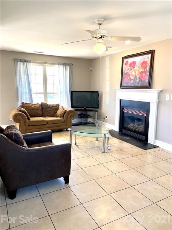 1338 Charidge Ln, Charlotte, NC 28262