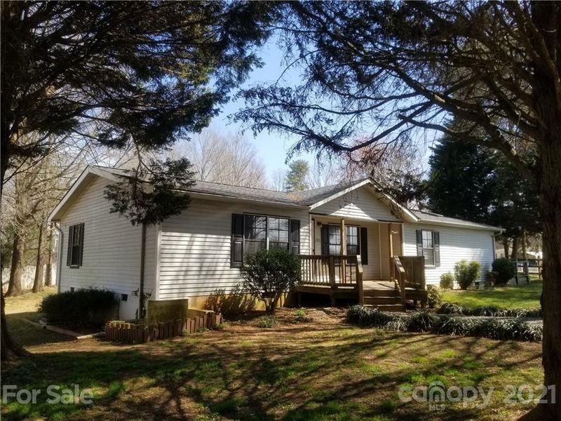 101 E Trace Dr, Newton, NC 28658