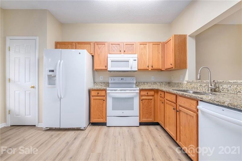 2910 Little Stream Ct, Matthews, NC 28105