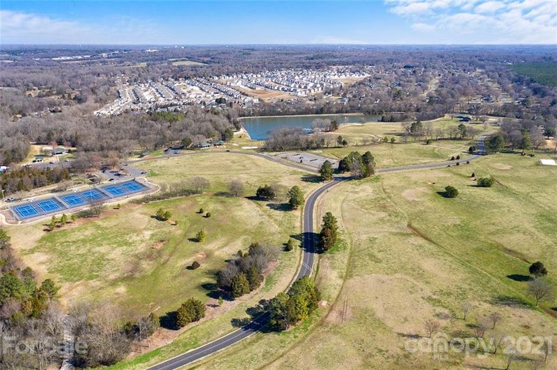3649 Farm Lake Dr, Concord, NC 28027