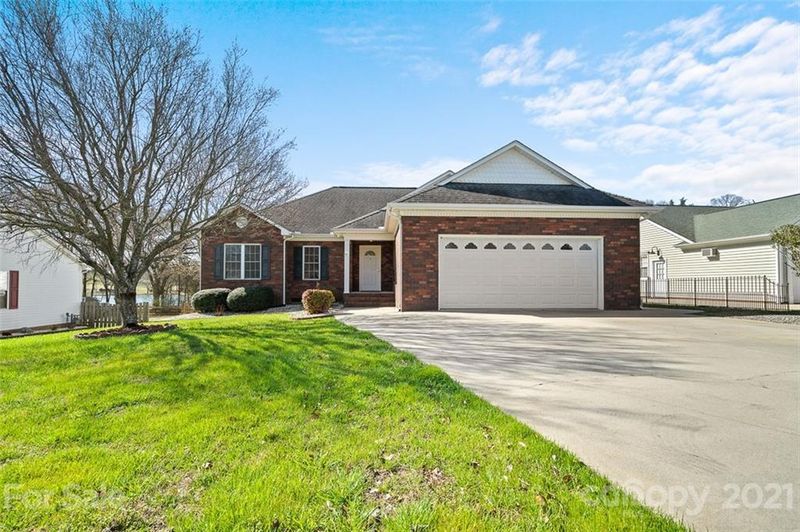 3649 Farm Lake Dr, Concord, NC 28027