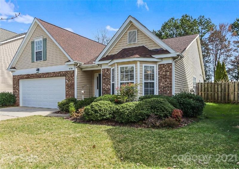 9719 Waltham Ct, Charlotte, NC 28269
