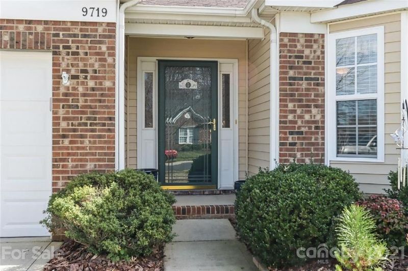 9719 Waltham Ct, Charlotte, NC 28269