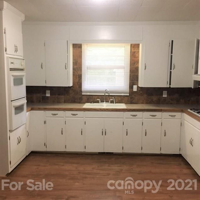 111 Carlton Dr, Cherryville, NC 28021