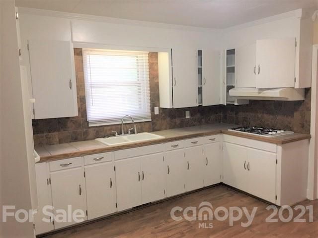 111 Carlton Dr, Cherryville, NC 28021
