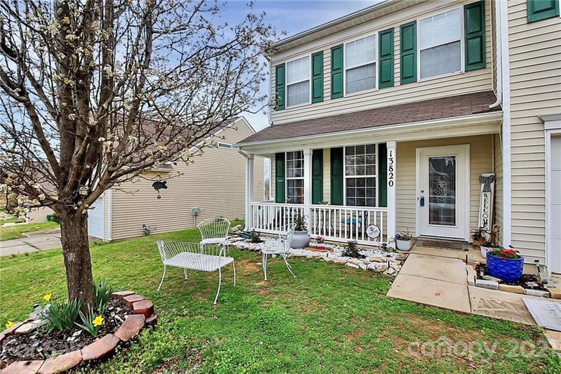 13820 Plowdon Ct, Charlotte, NC 28215