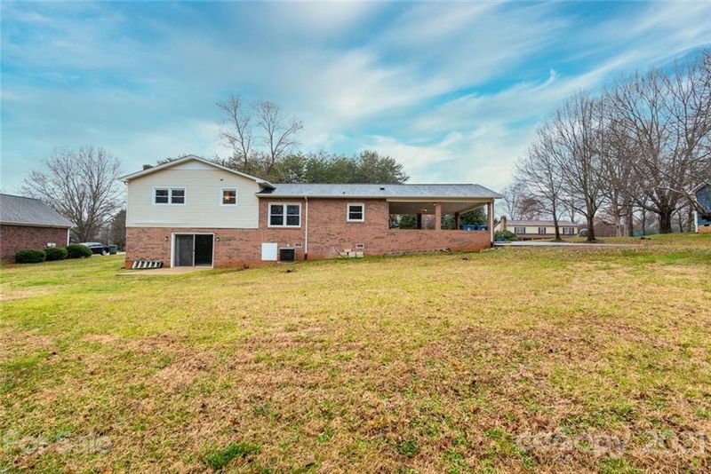 1238 Beechwood Dr, Newton, NC 28658