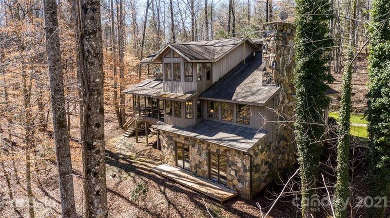 5835 Walnut Grove Ln, Hickory, NC 28602