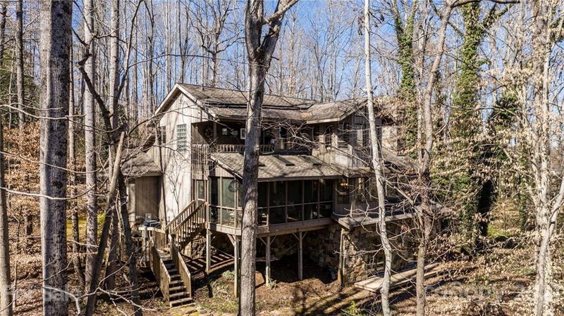 5835 Walnut Grove Ln, Hickory, NC 28602
