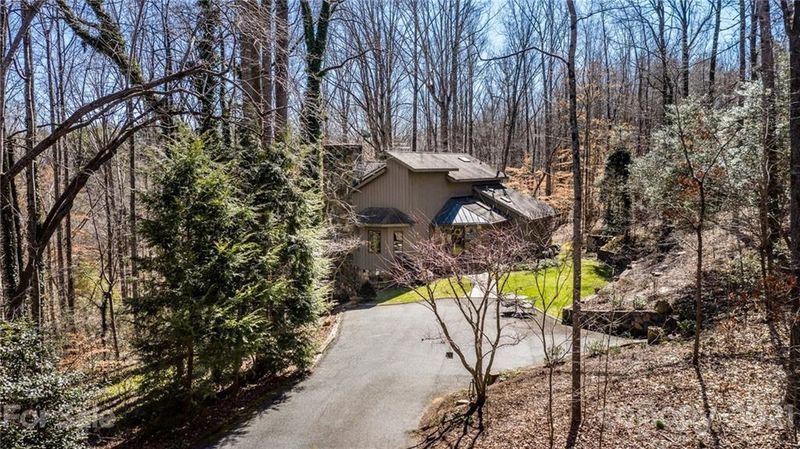 5835 Walnut Grove Ln, Hickory, NC 28602
