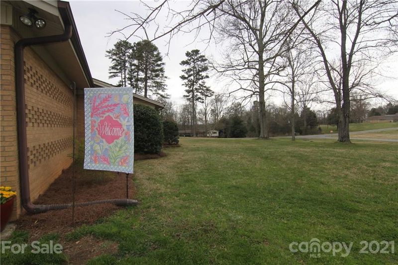 3724 Fairlane Dr, Gastonia, NC 28056