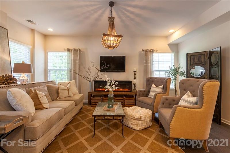 2539 Silverthorn Dr, Charlotte, NC 28273