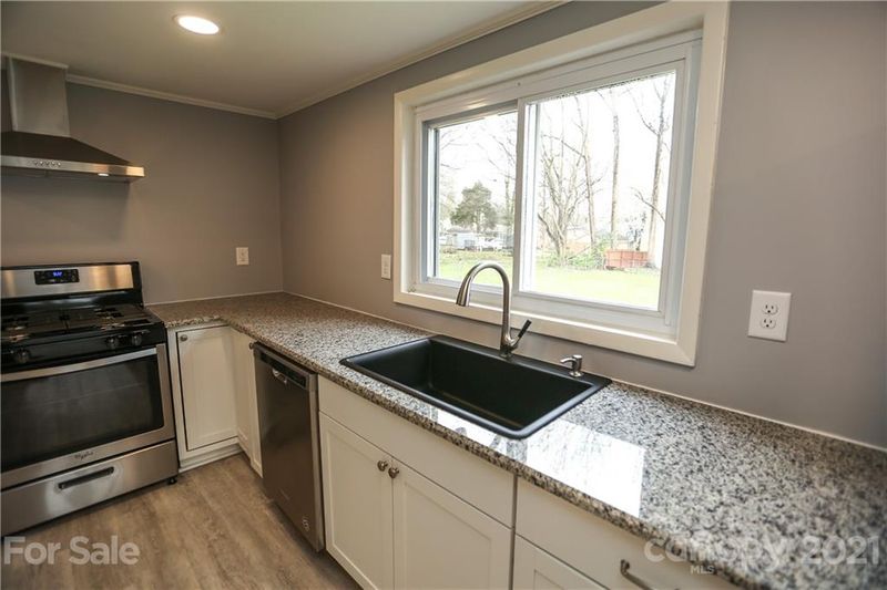 401 Plaza Dr, Harrisburg, NC 28075