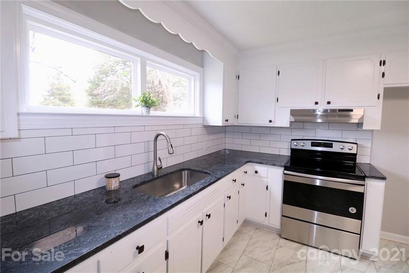 2426 Lynn Dr, Gastonia, NC 28054