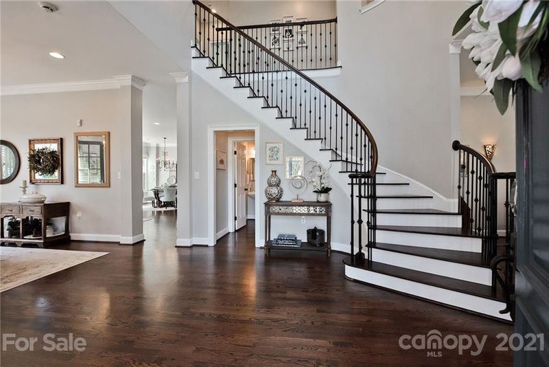 370 Wendover Heights Cir, Charlotte, NC 28211