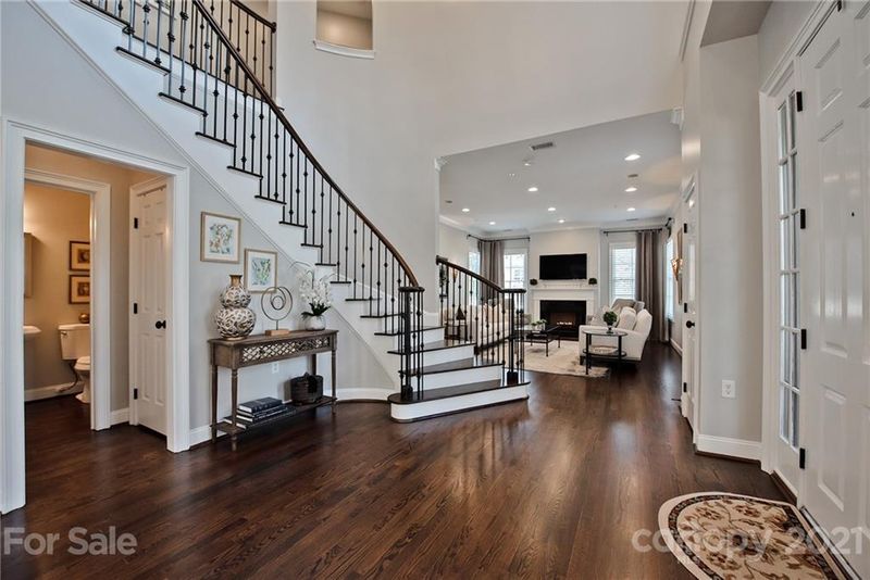 370 Wendover Heights Cir, Charlotte, NC 28211
