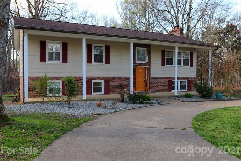 4141 Hoke St, Claremont, NC 28610