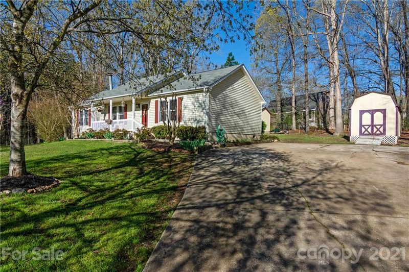 5349 Waterlynn Dr, Clover, SC 29710