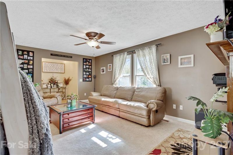 5349 Waterlynn Dr, Clover, SC 29710