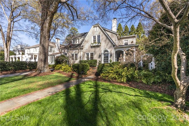 2121 Beverly Dr, Charlotte, NC 28207