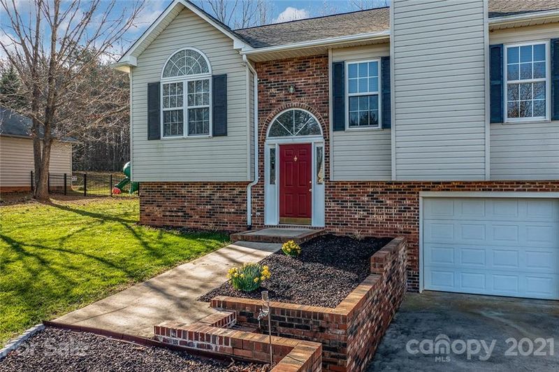 2450 36th Ave NE, Hickory, NC 28601