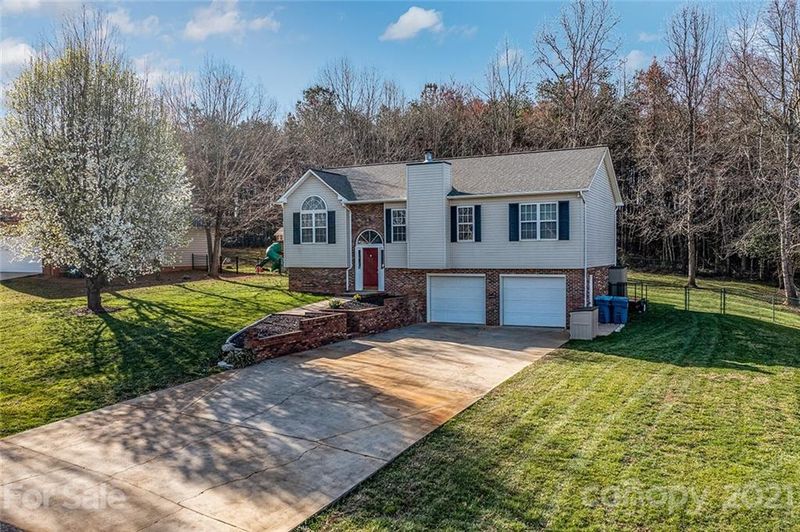 2450 36th Ave NE, Hickory, NC 28601