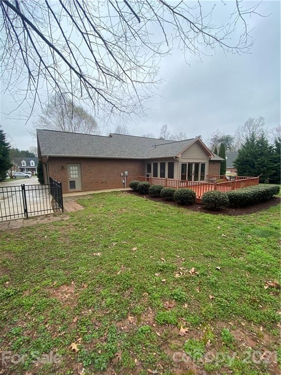 1730 Lancelot Ln, Denver, NC 28037