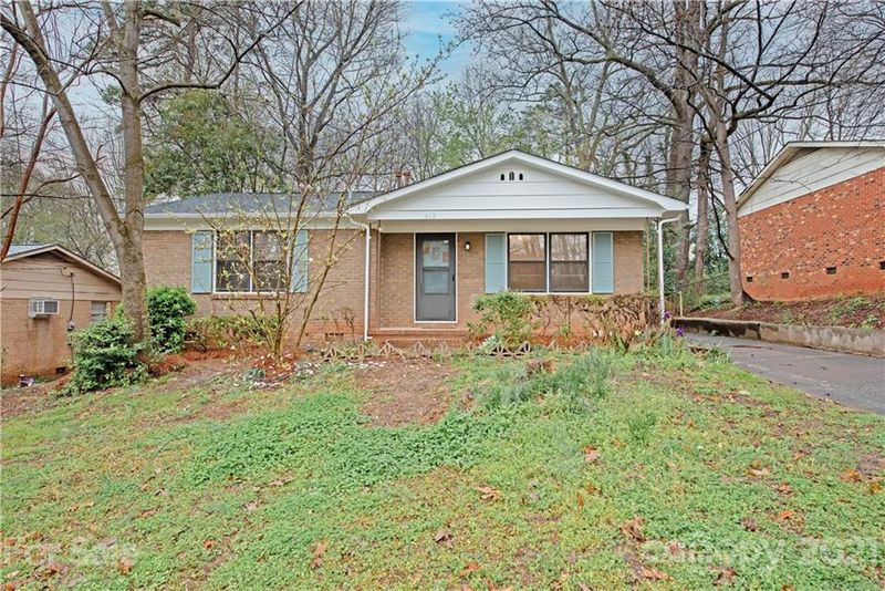 612 Echodale Dr, Charlotte, NC 28217