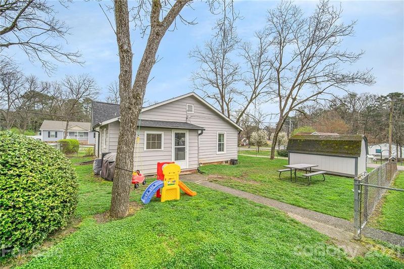 1222 E 1st St, Kannapolis, NC 28083