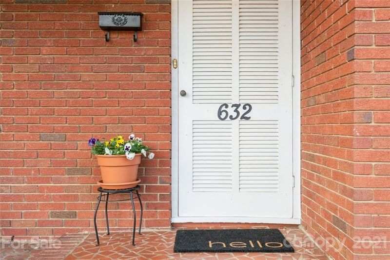 632 Scaleybark Rd, Charlotte, NC 28209