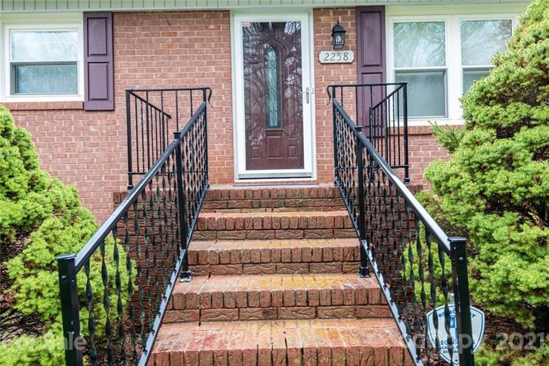 2258 Amelia Ct, Newton, NC 28658