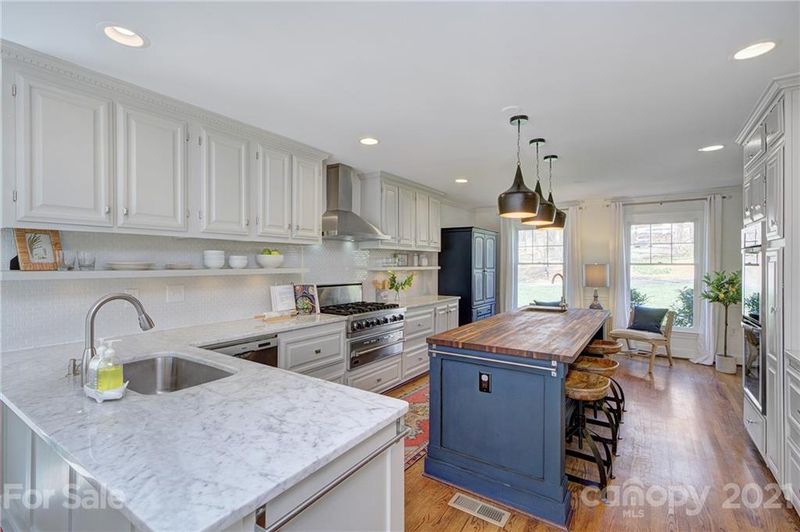 232 Hargett Ct, Charlotte, NC 28211