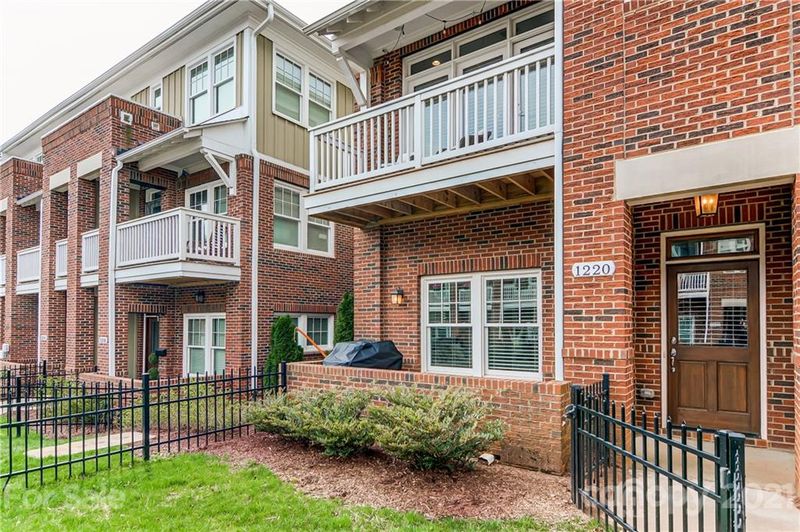 1220 Macomb Pl, Charlotte, NC 28208