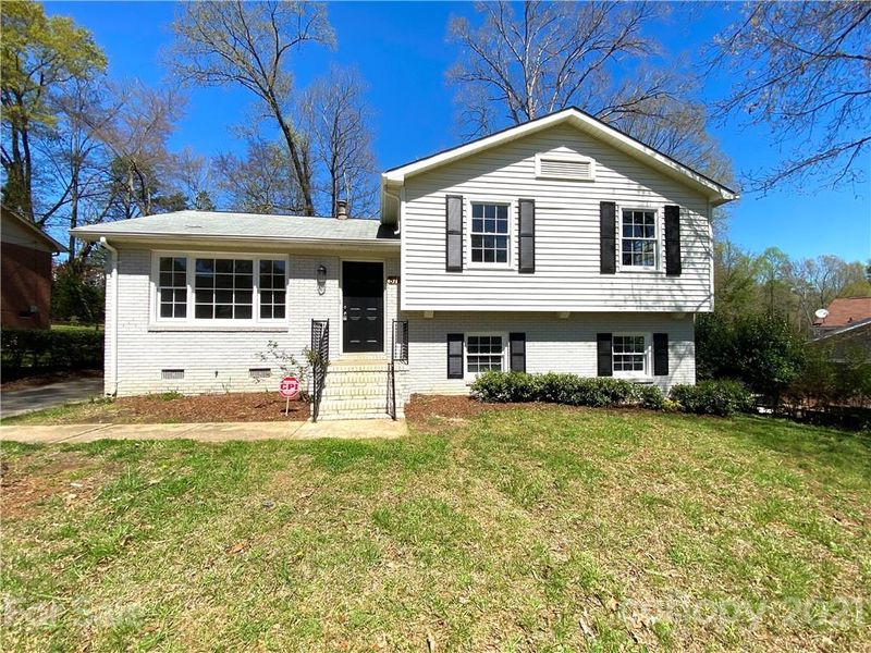 511 Farmhurst Dr, Charlotte, NC 28217