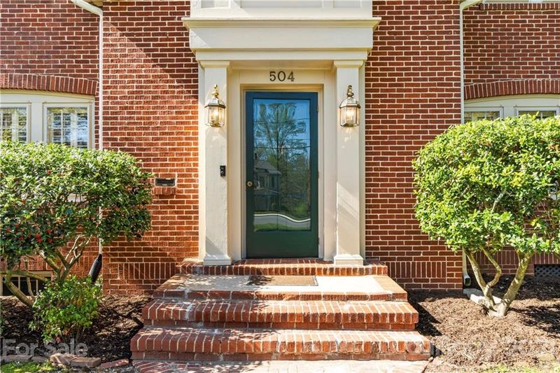 504 3rd Ave NE, Hickory, NC 28601