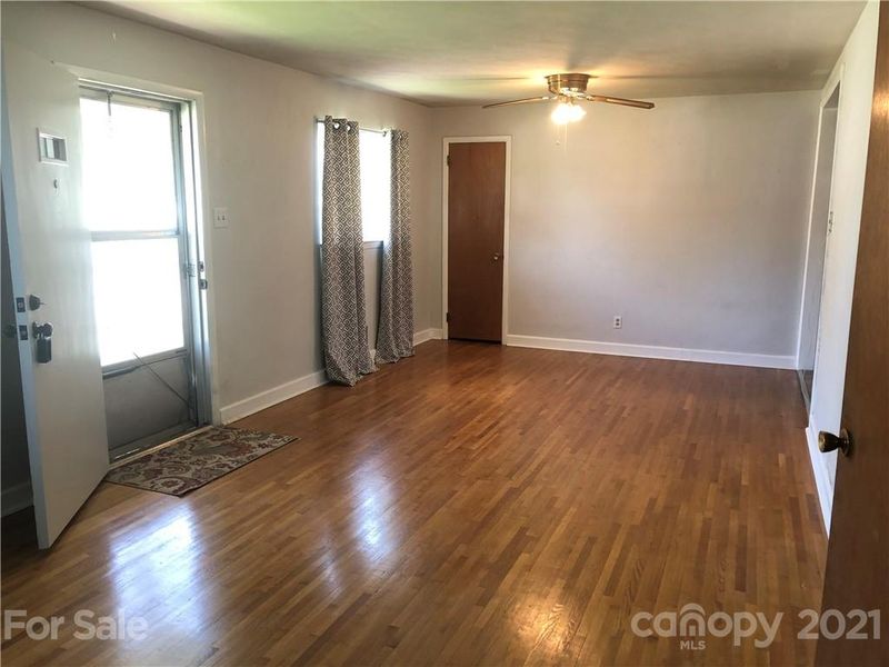 2641 14th St NE, Hickory, NC 28601