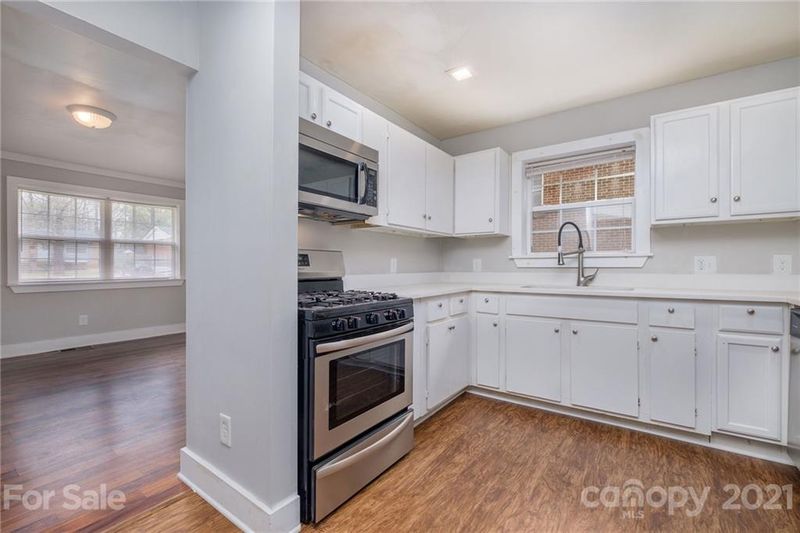 1933 Longleaf Dr, Charlotte, NC 28210