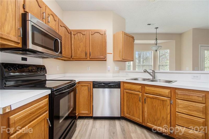 11929 Harris Pointe Dr, Charlotte, NC 28269