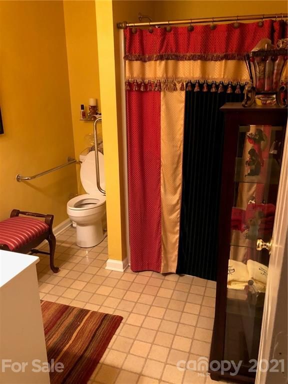 3918 Sunset Rd, Charlotte, NC 28216