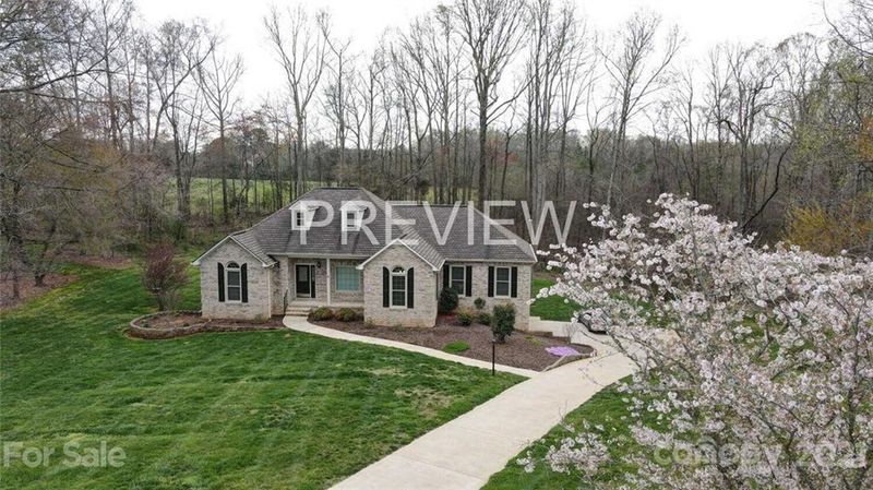 109 Green Meadow Ct, Gastonia, NC 28056