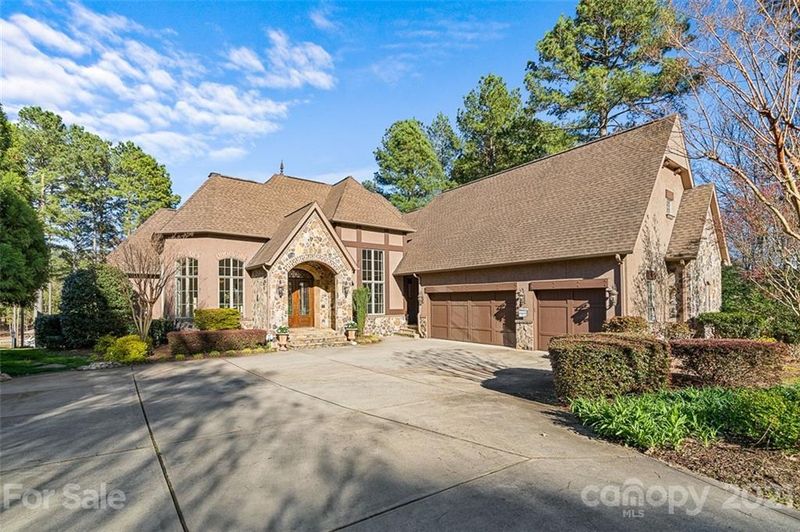 9210 Fair Oak Dr, Sherrills Ford, NC 28673