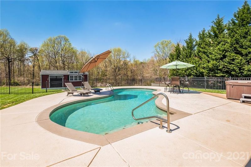 308 Colony Dr, Mooresville, NC 28115