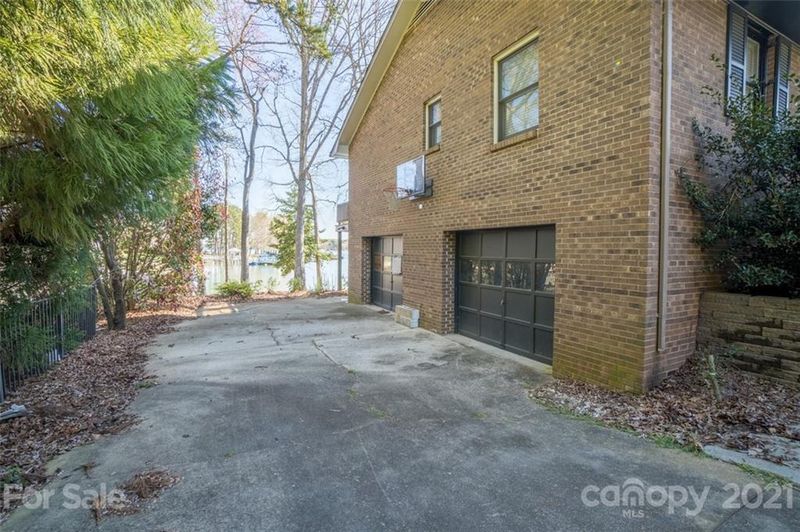21534 Lake Point Ln, Cornelius, NC 28031
