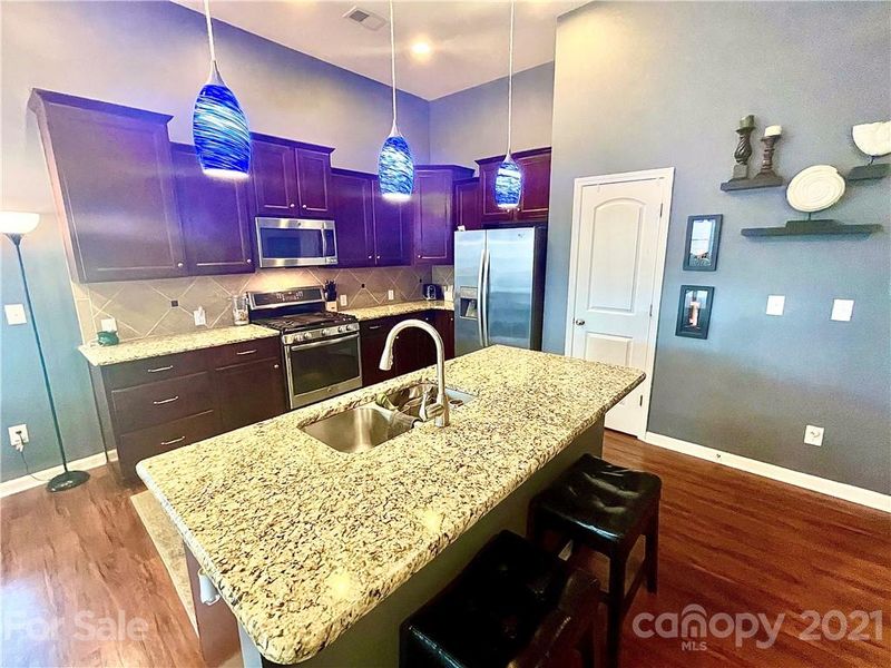 137 Avalon Reserve Dr, Mooresville, NC 28115