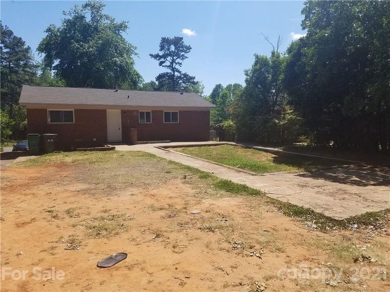 318 Echodale Dr, Charlotte, NC 28217
