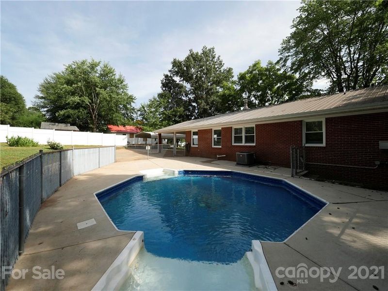 2043 9th Ave NE, Hickory, NC 28601