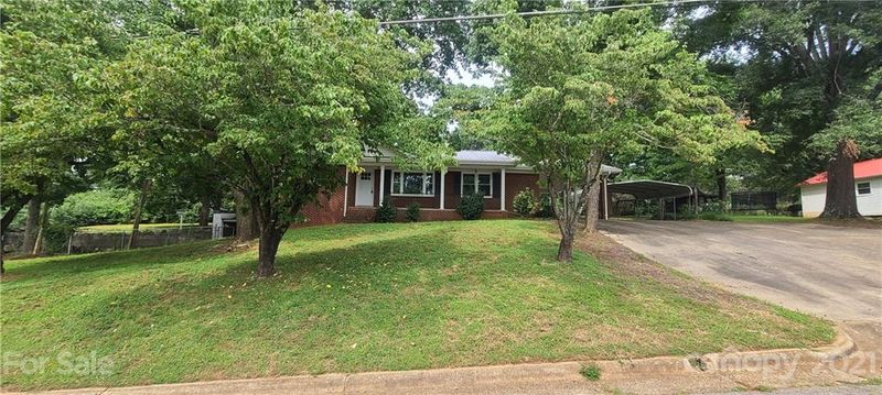 2043 9th Ave NE, Hickory, NC 28601