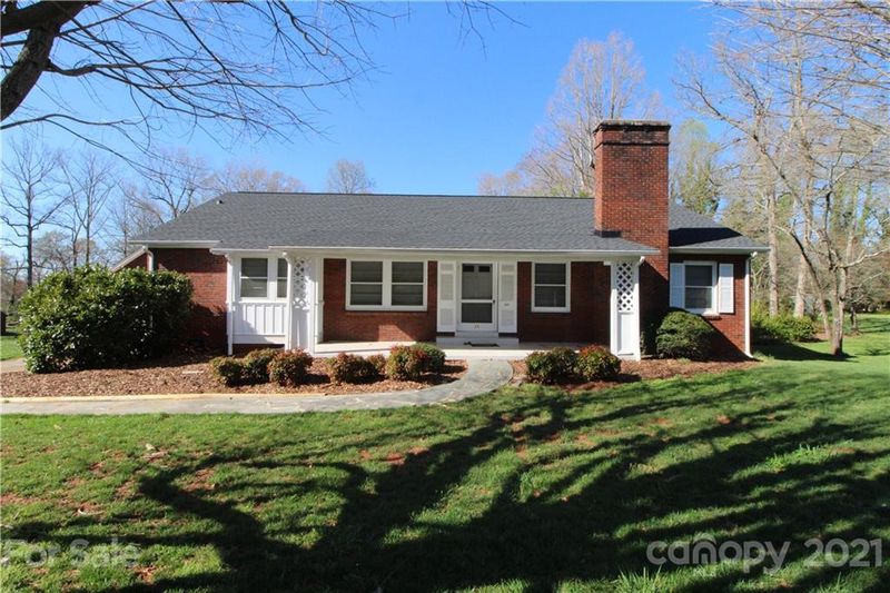 211 8th St NE, Conover, NC 28613
