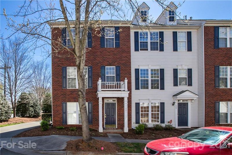 11601 Windsor Castle Ln, Charlotte, NC 28277